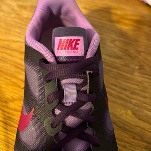 Nike dual fusion training shoes pink and purple size 6.5